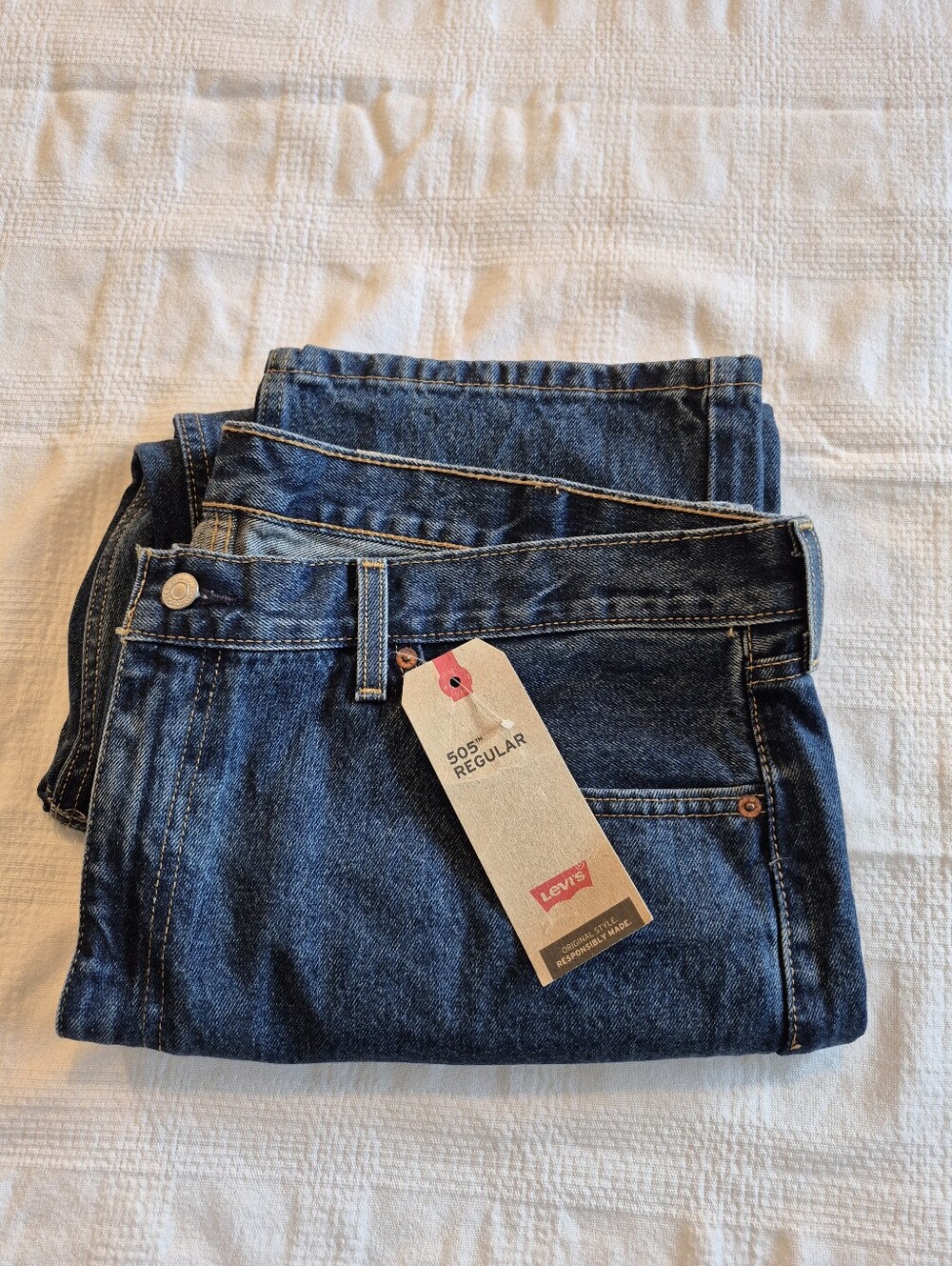 Levi's men's 44 x 29 505 Regular straight leg jeans medium wash NWT